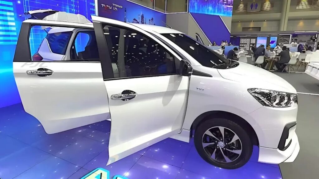 New Maruti Ertiga 2025: धाकड़ फीचर्स और 26.11KM का तगड़ा माइलेज वाली न्यू मारुति कार लॉन्च
