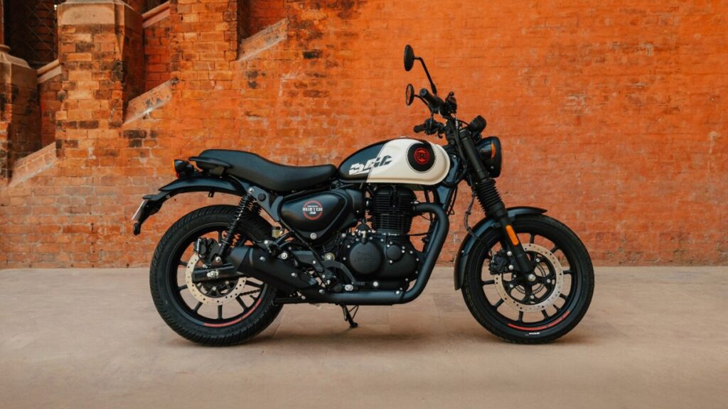 Royal Enfield Hunter 350: सिर्फ ₹1.50 लाख में दमदार लुक्स 130kmpl स्पीड और यूएसबी चार्जर जैसी खूबियाँ हंटर का न्यू मॉडल लॉन्च